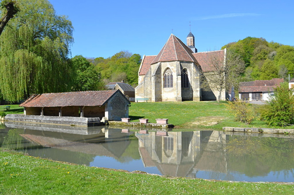 Eglise et lavoir de Cessy